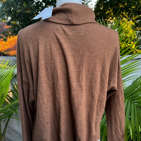 American Eagle Crop top turtleneck XS - Picture 2 of 5